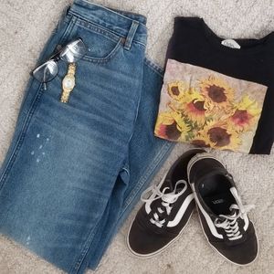 Dirtee laundry sunflower shirt